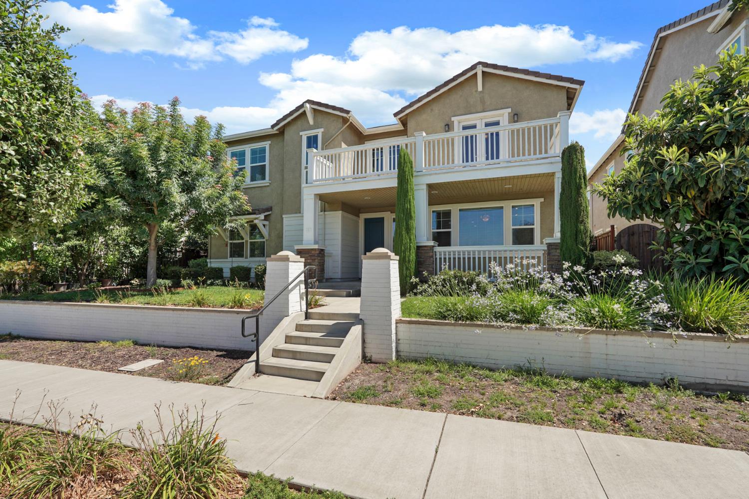 577 Lakeside Drive