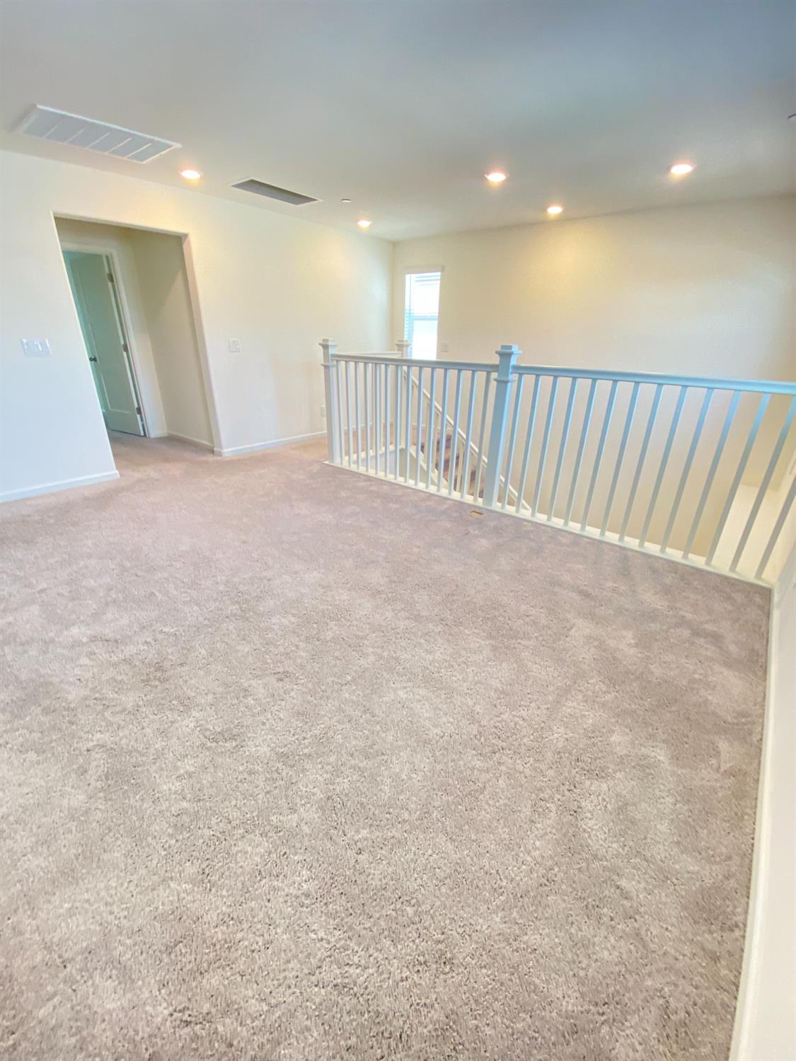 Elk Grove, California 95757, United States, 3 Bedrooms Bedrooms, ,3 BathroomsBathrooms,Residential,Pending,190229