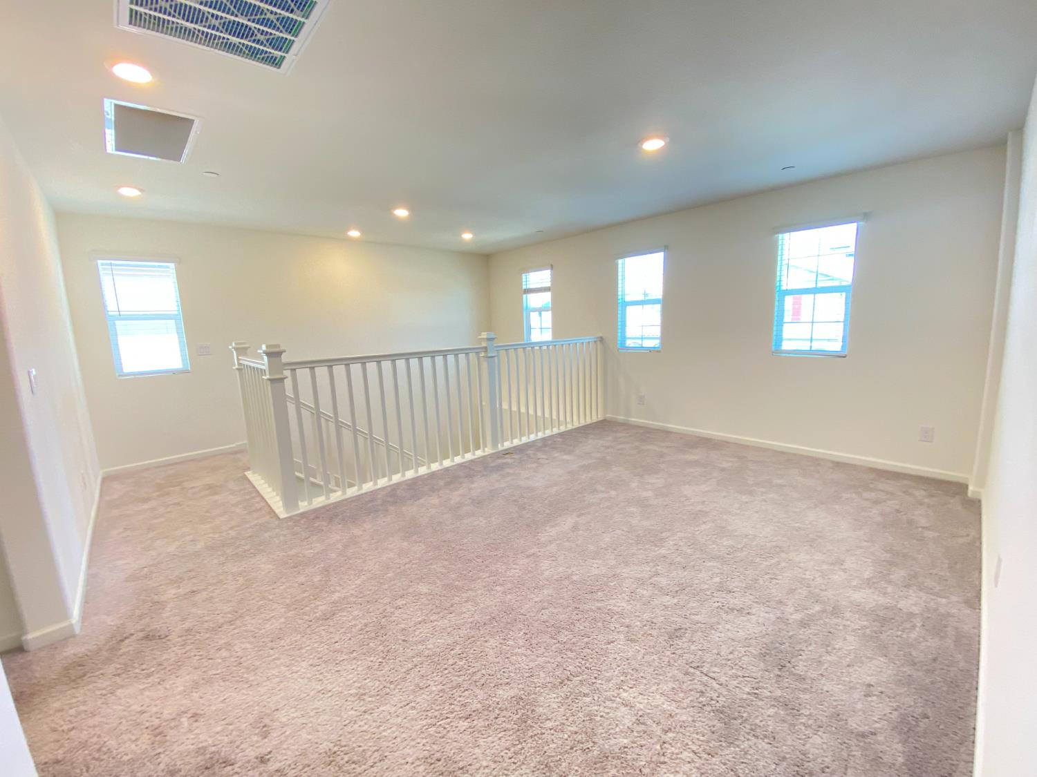 Elk Grove, California 95757, United States, 3 Bedrooms Bedrooms, ,3 BathroomsBathrooms,Residential,Pending,190229