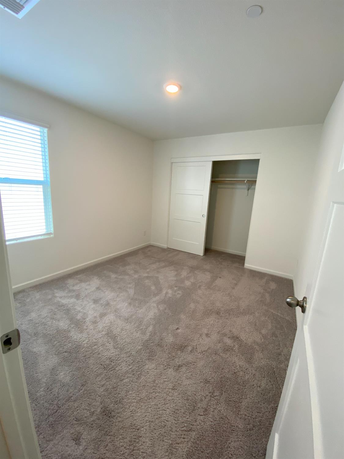 Elk Grove, California 95757, United States, 3 Bedrooms Bedrooms, ,3 BathroomsBathrooms,Residential,Pending,190229