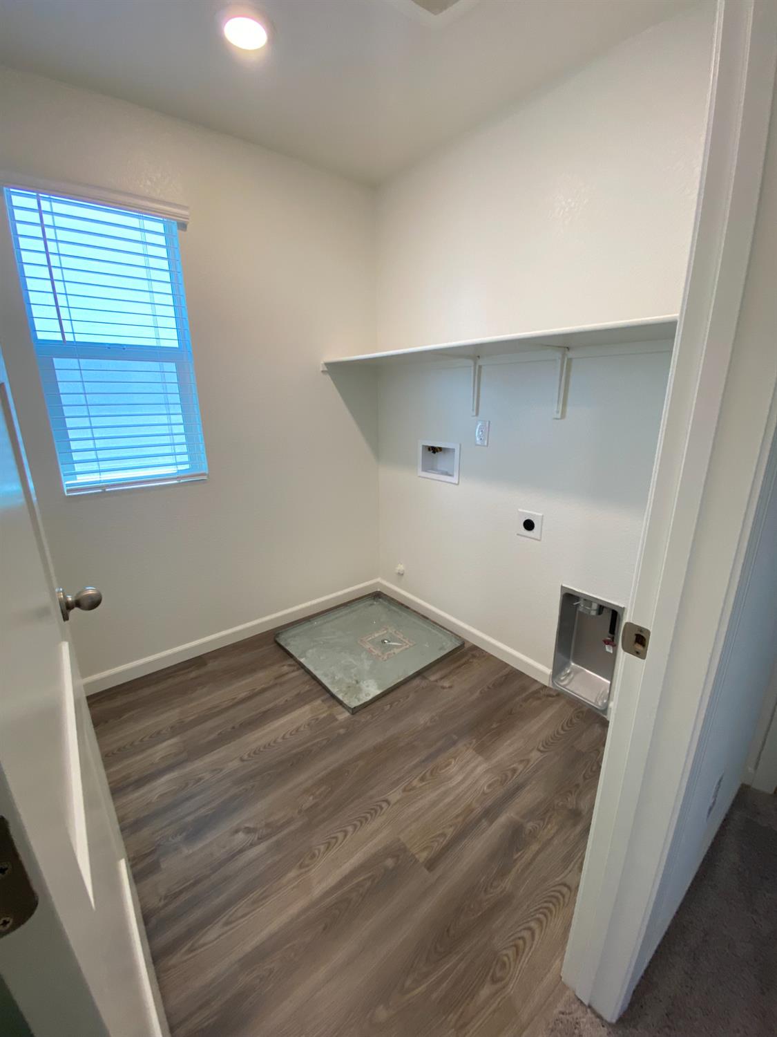 Elk Grove, California 95757, United States, 3 Bedrooms Bedrooms, ,3 BathroomsBathrooms,Residential,Pending,190229