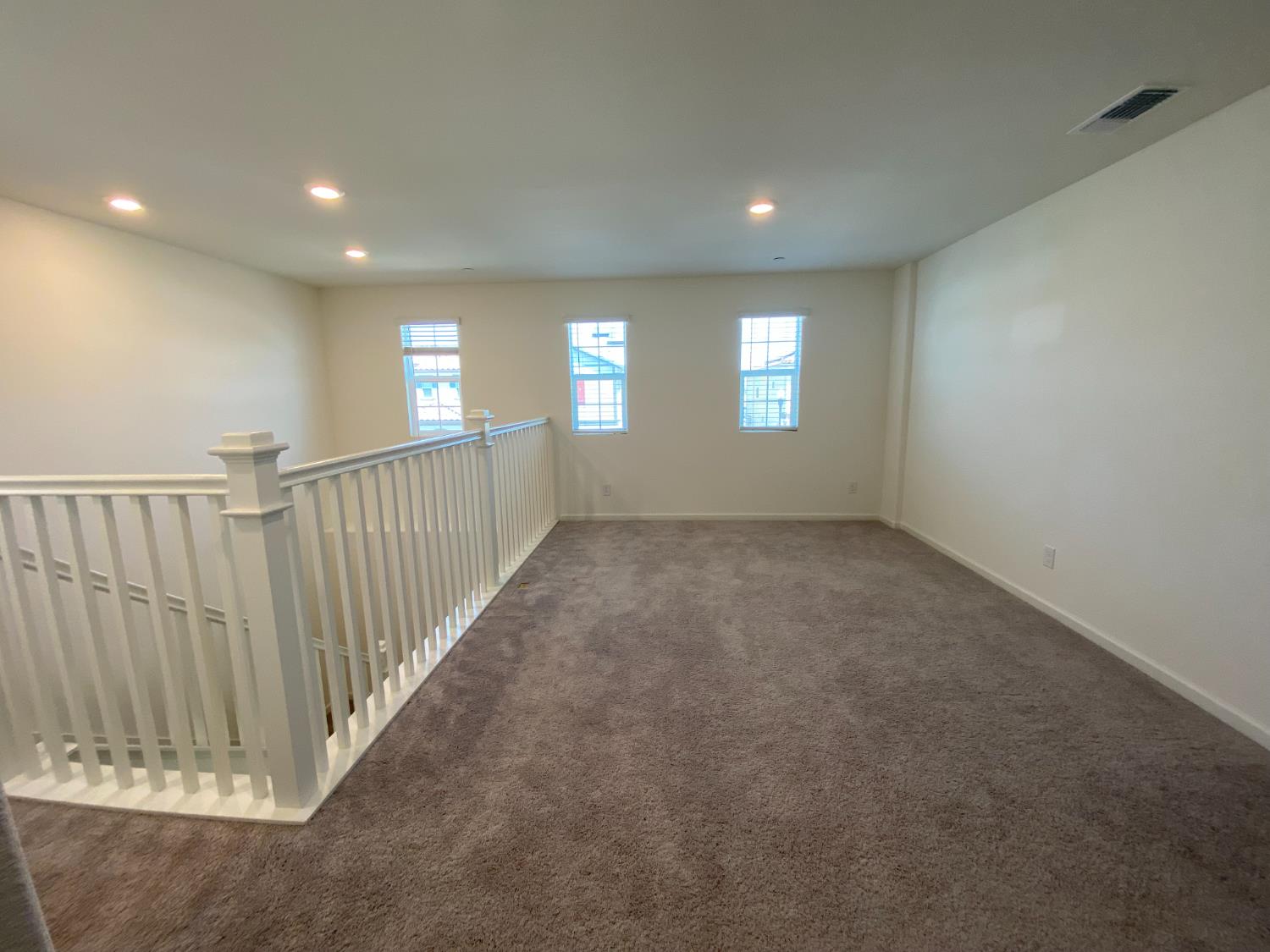 Elk Grove, California 95757, United States, 3 Bedrooms Bedrooms, ,3 BathroomsBathrooms,Residential,Pending,190229