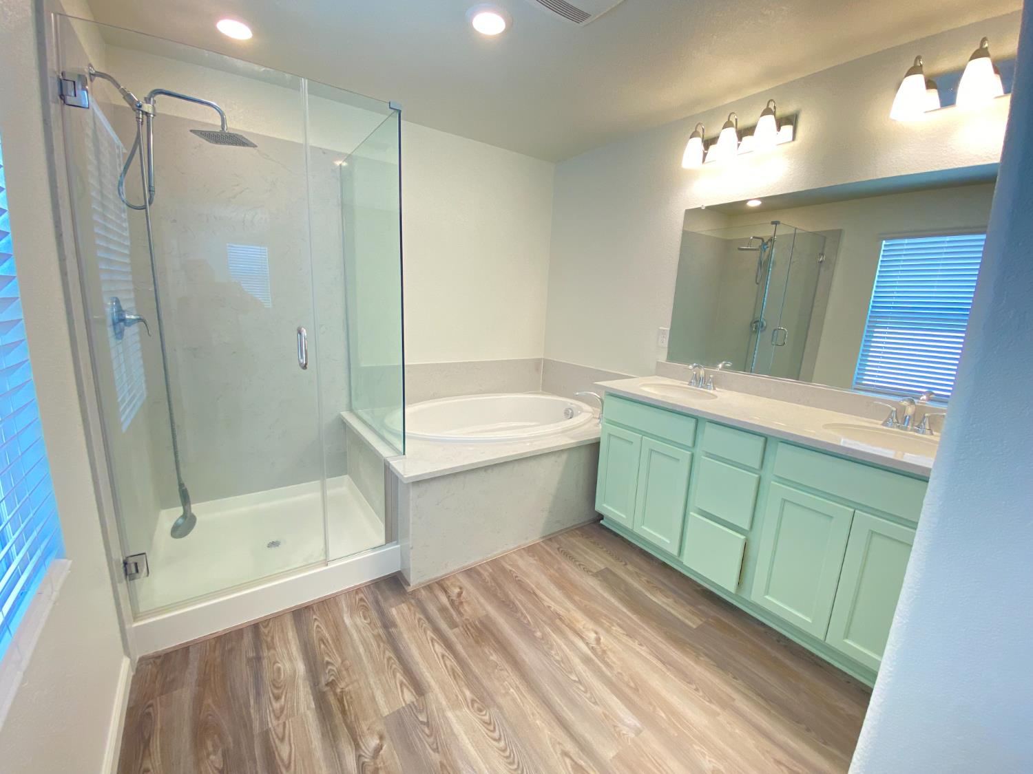 Elk Grove, California 95757, United States, 3 Bedrooms Bedrooms, ,3 BathroomsBathrooms,Residential,Pending,190229