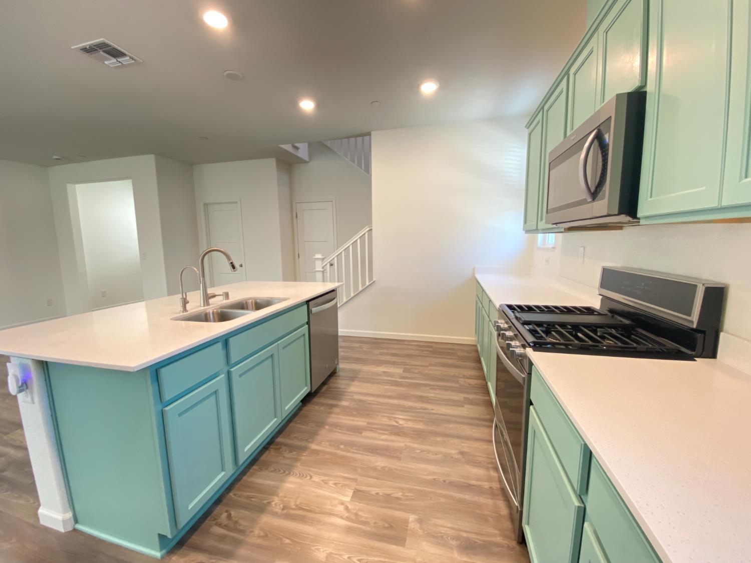 Elk Grove, California 95757, United States, 3 Bedrooms Bedrooms, ,3 BathroomsBathrooms,Residential,Pending,190229