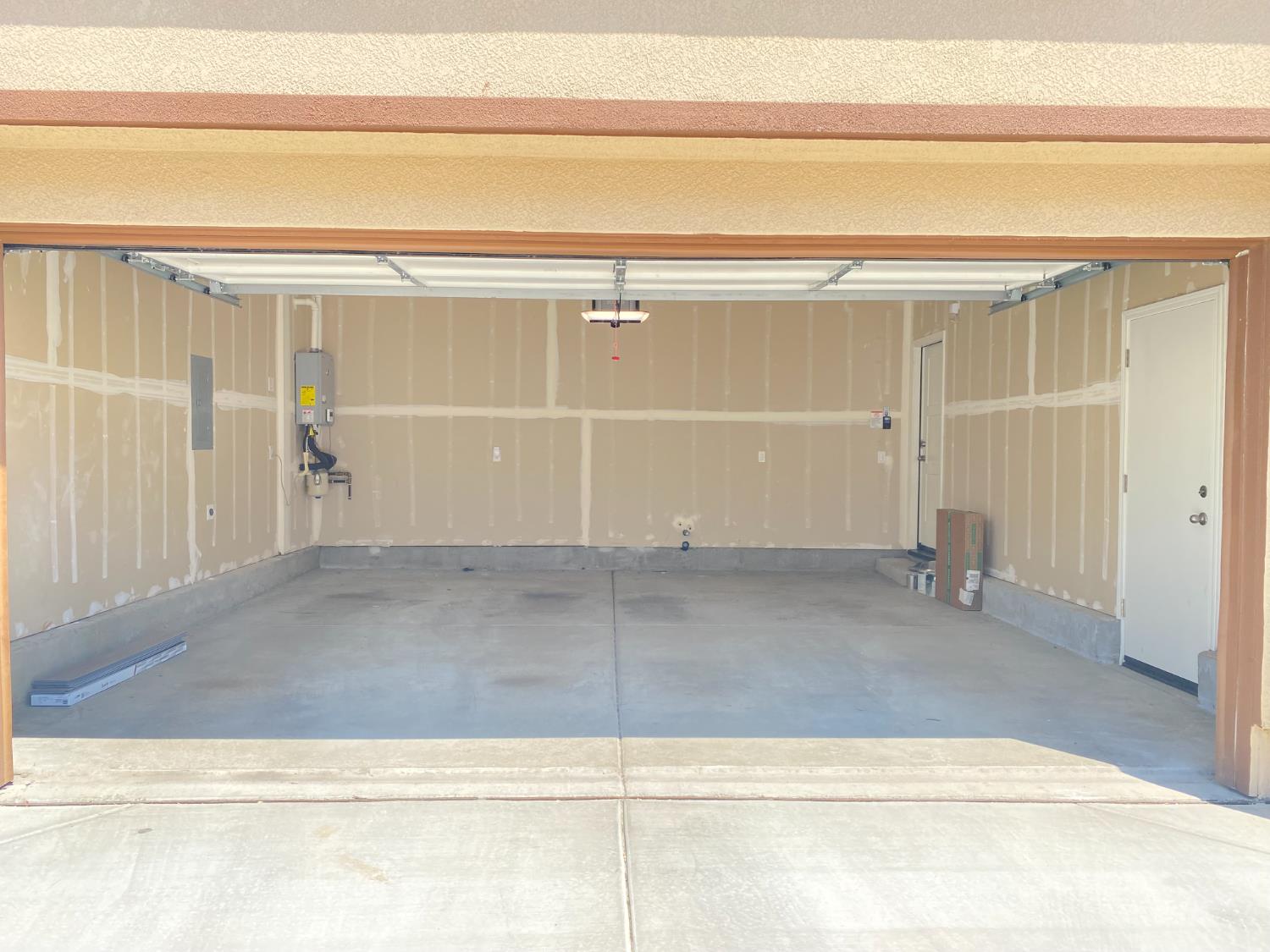 Elk Grove, California 95757, United States, 3 Bedrooms Bedrooms, ,3 BathroomsBathrooms,Residential,Pending,190229