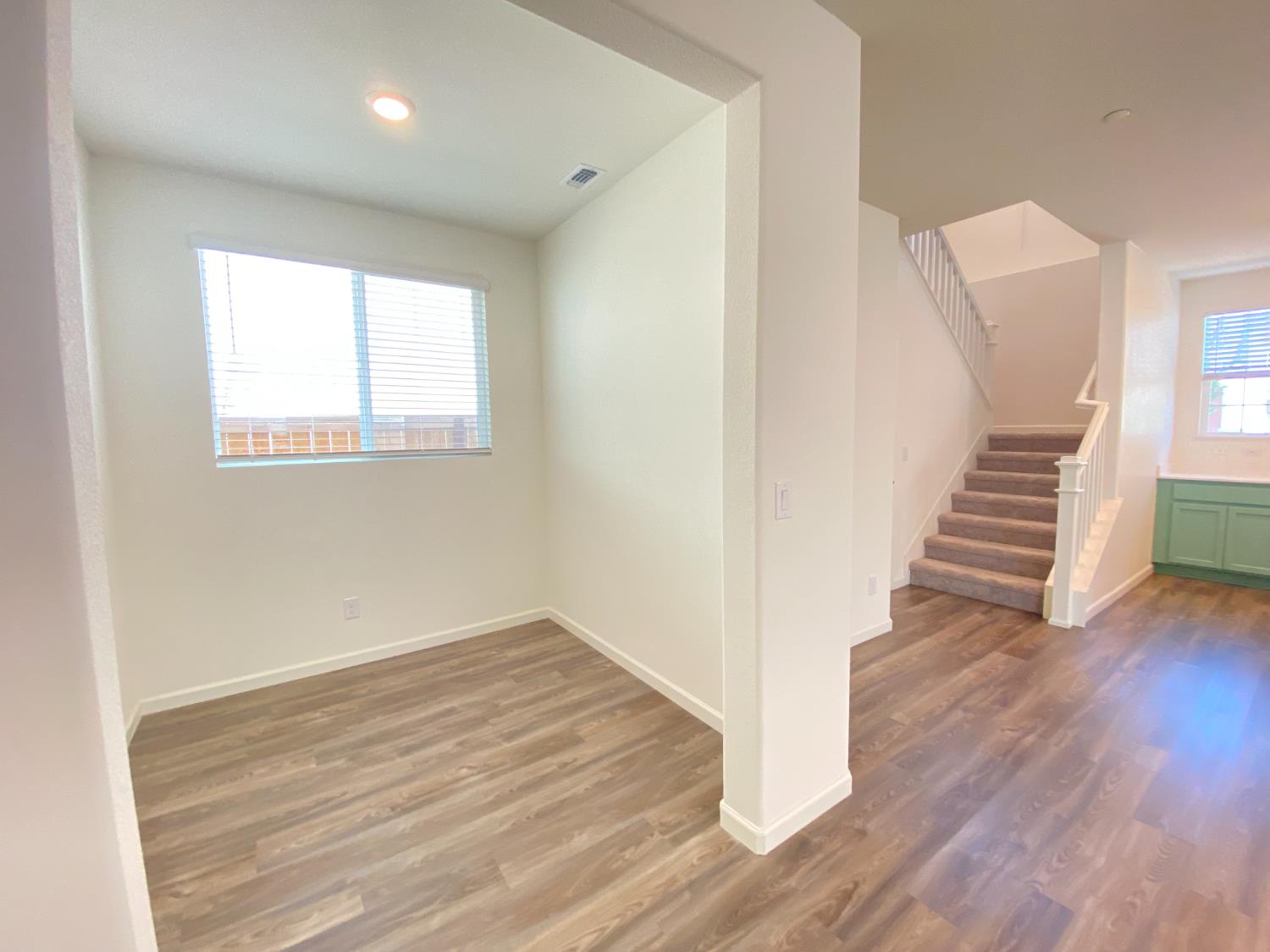 Elk Grove, California 95757, United States, 3 Bedrooms Bedrooms, ,3 BathroomsBathrooms,Residential,Pending,190229