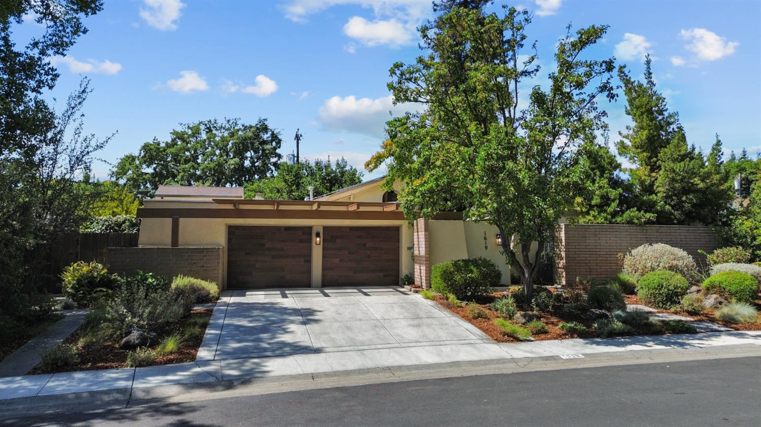 1619 Tamarack Lane