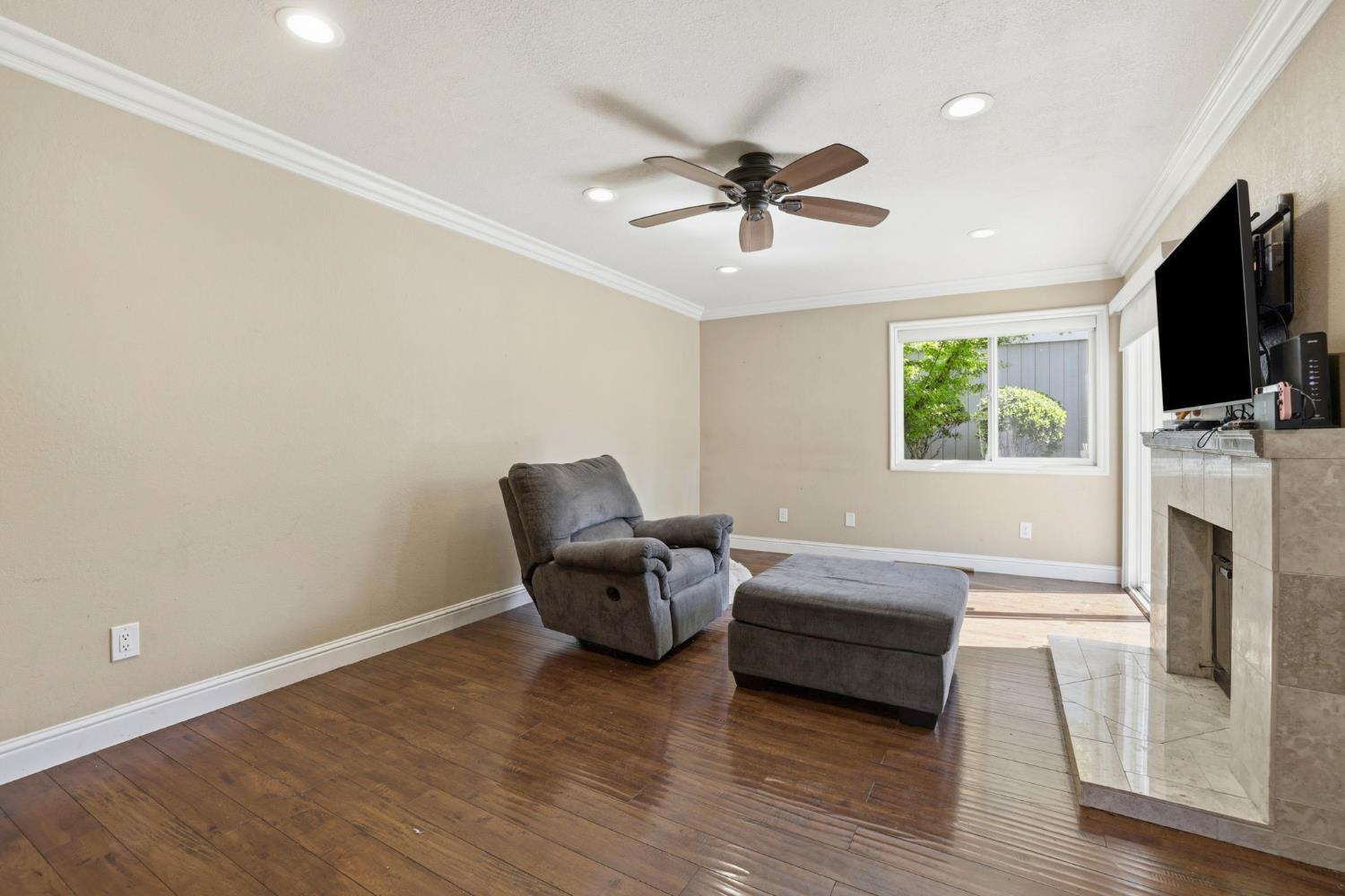 2411 Post Oak Ln