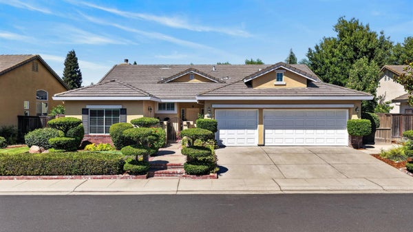 3729 LAKE TERRACE DR, ELK GROVE, CA 95758 - Image dc4e16e5d8979f1e9d7ae6214d70726f/2906185504