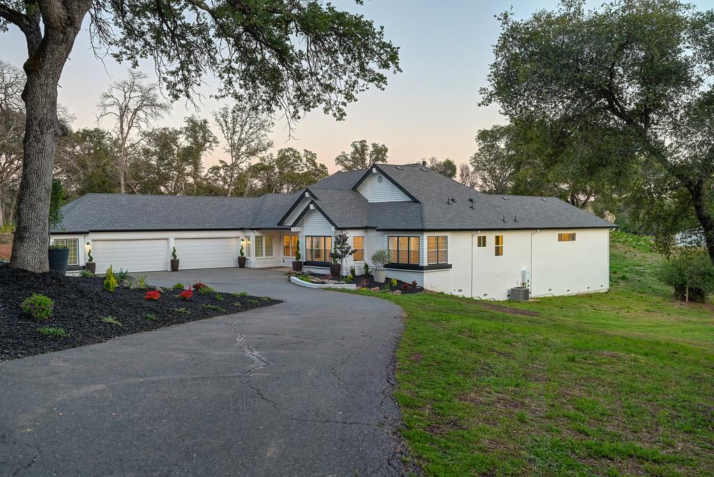 10180 Tierra Del Lago Place