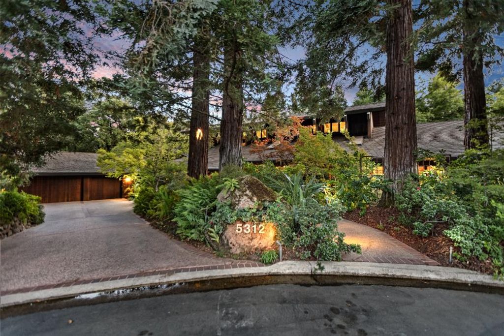 Photo of 5312 Retreat Way, Carmichael, CA 95608 (MLS # 226014211)