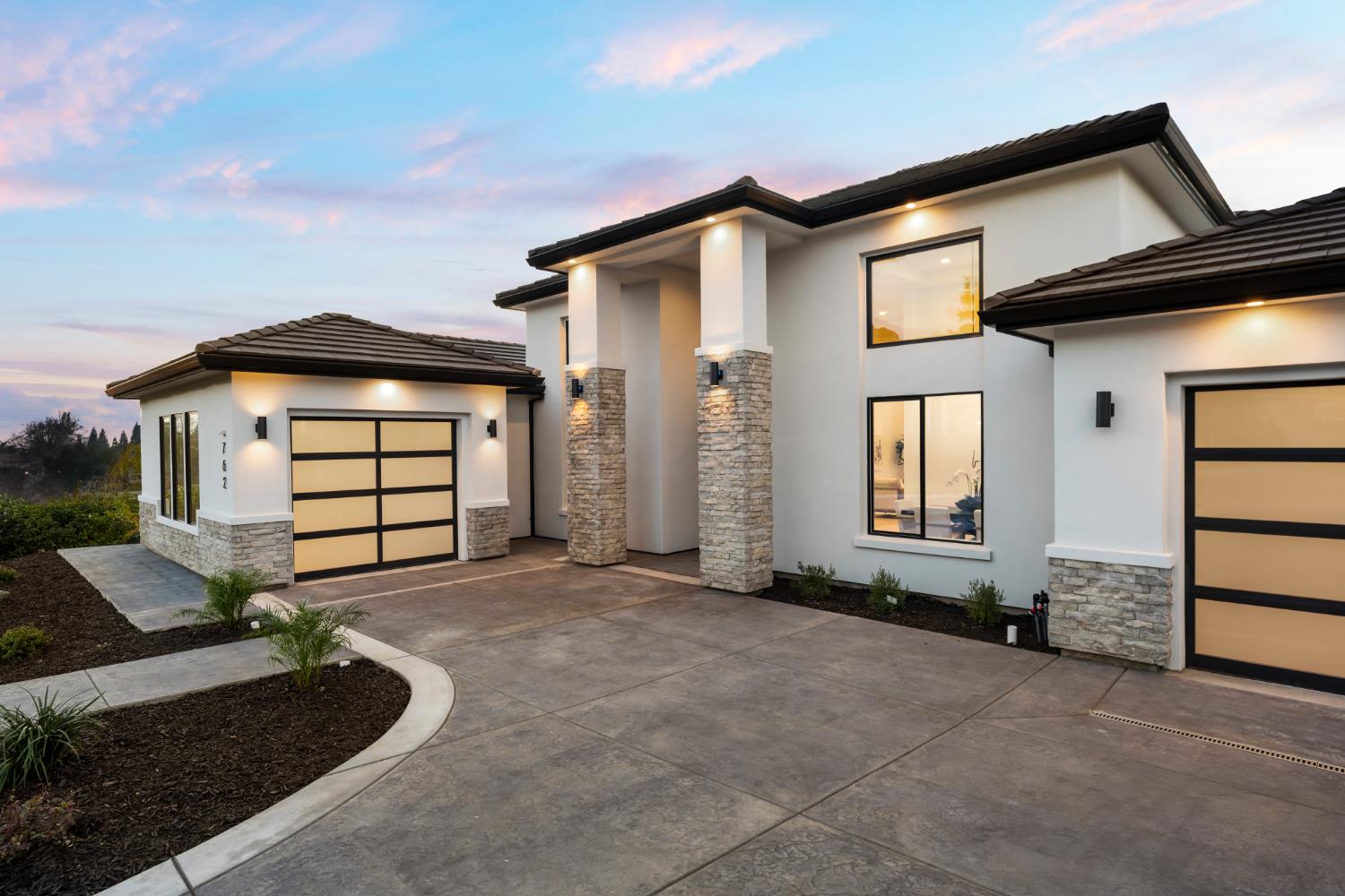 762 Glen-Mady Way