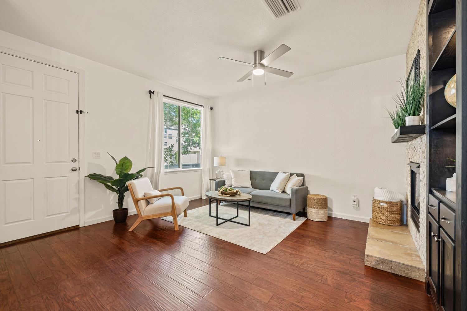 1608 Esplanade Cir