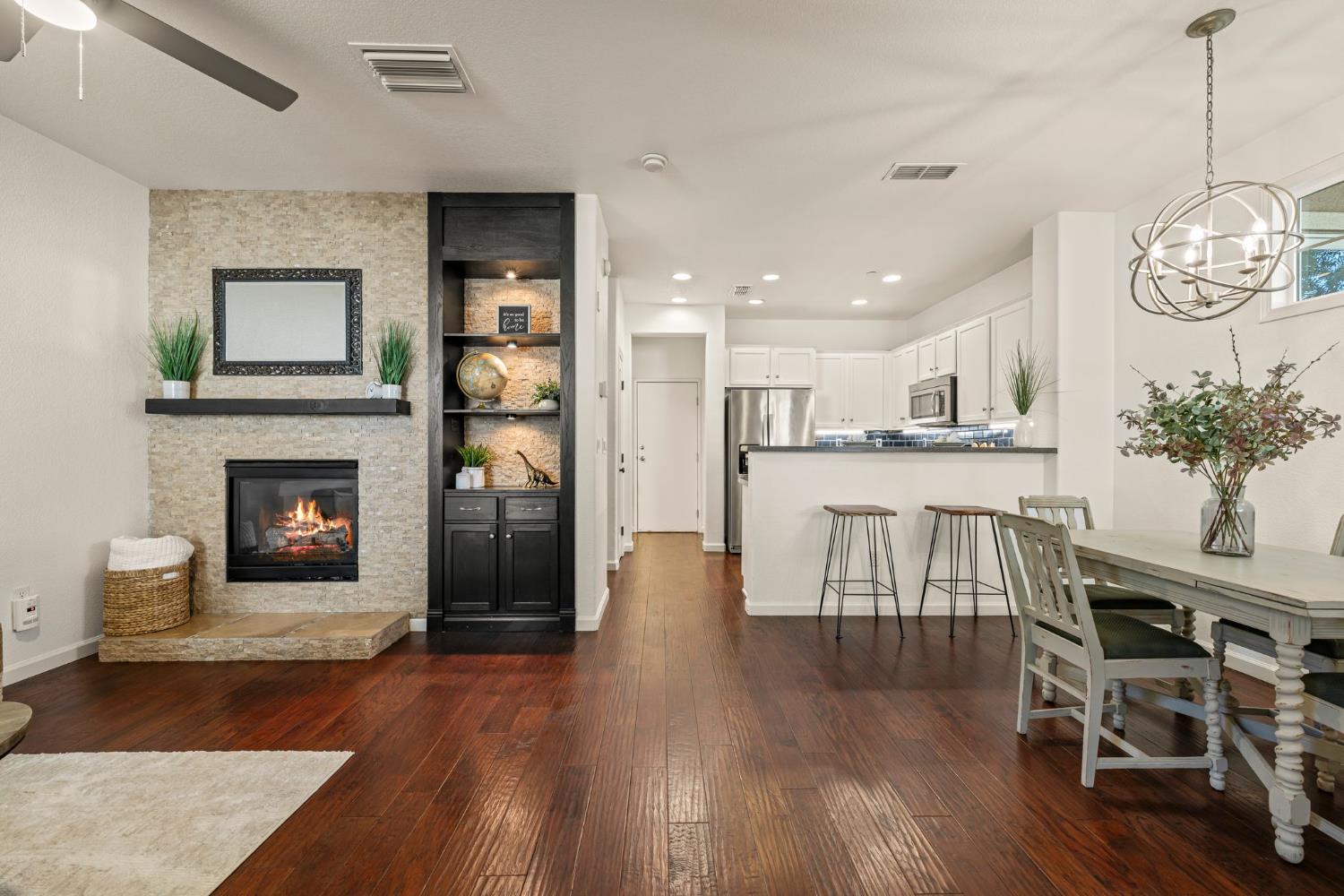 1608 Esplanade Cir