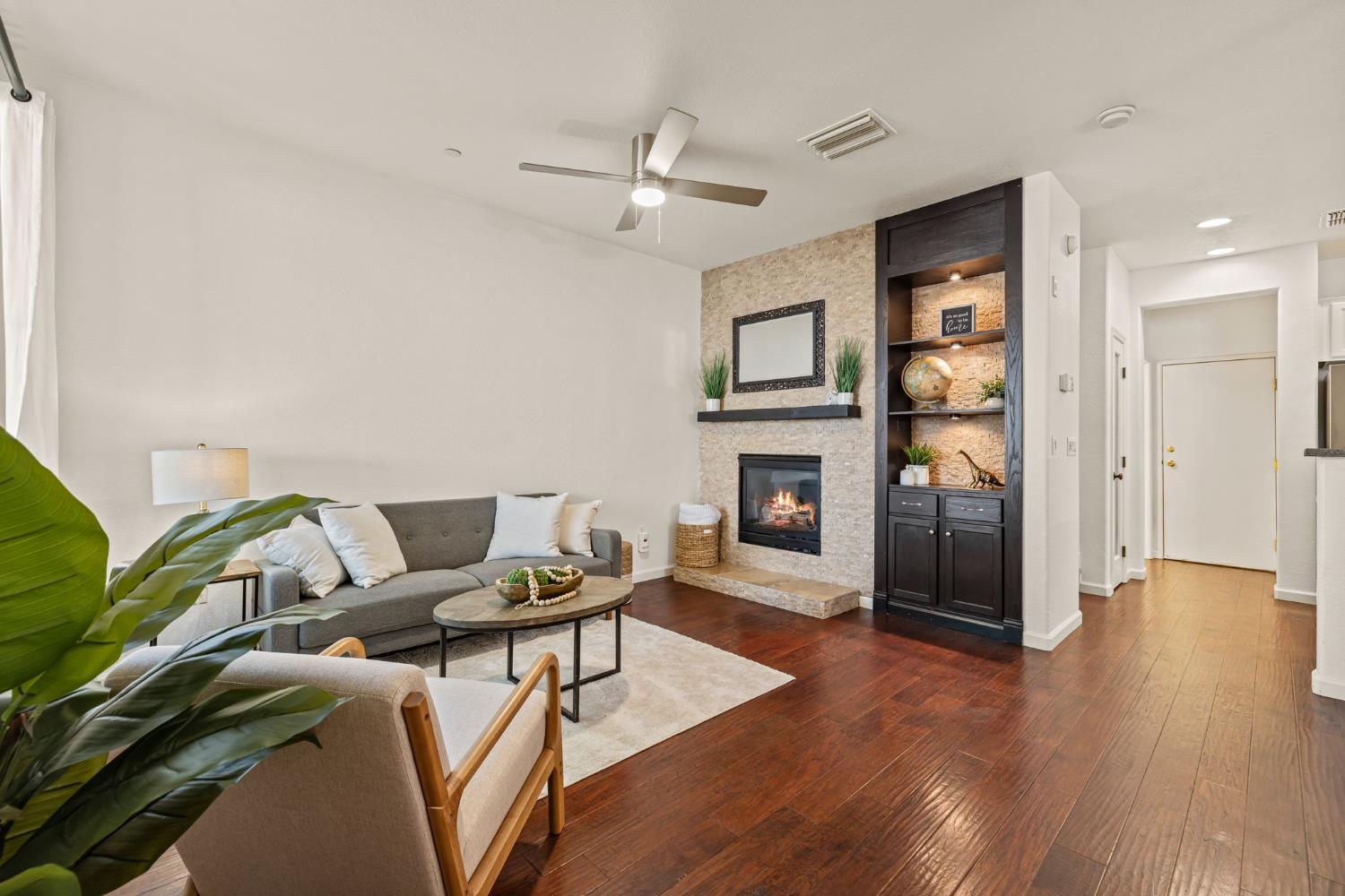1608 Esplanade Cir