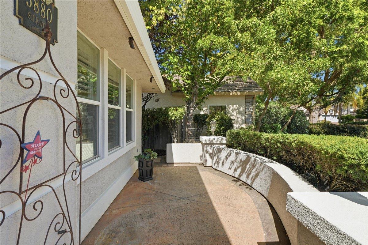 5880 SILKWOOD Way