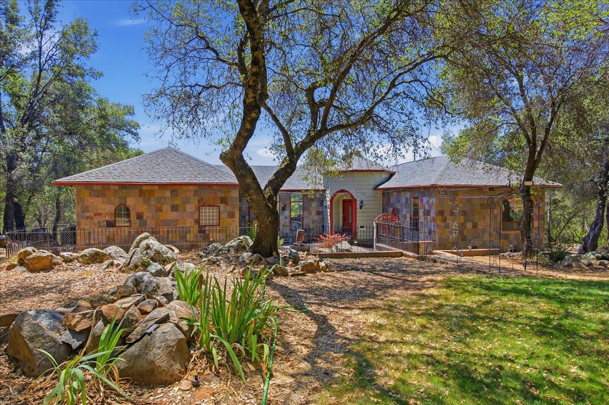 15873 Woodlake Court