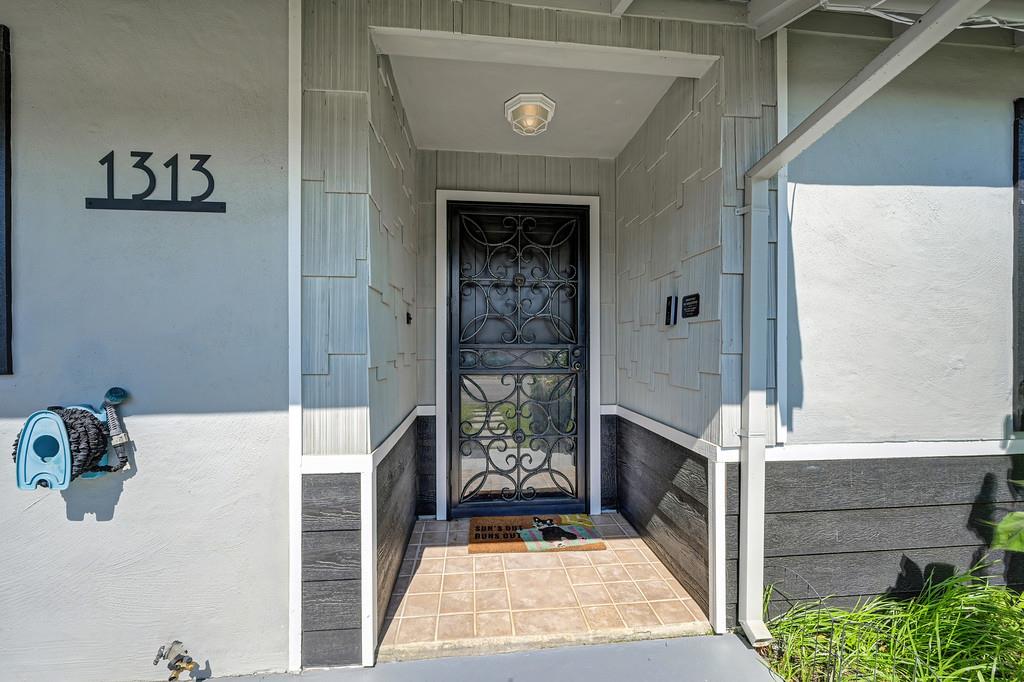 1313 Gladstone Drive