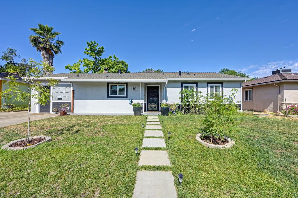 1313 Gladstone Drive