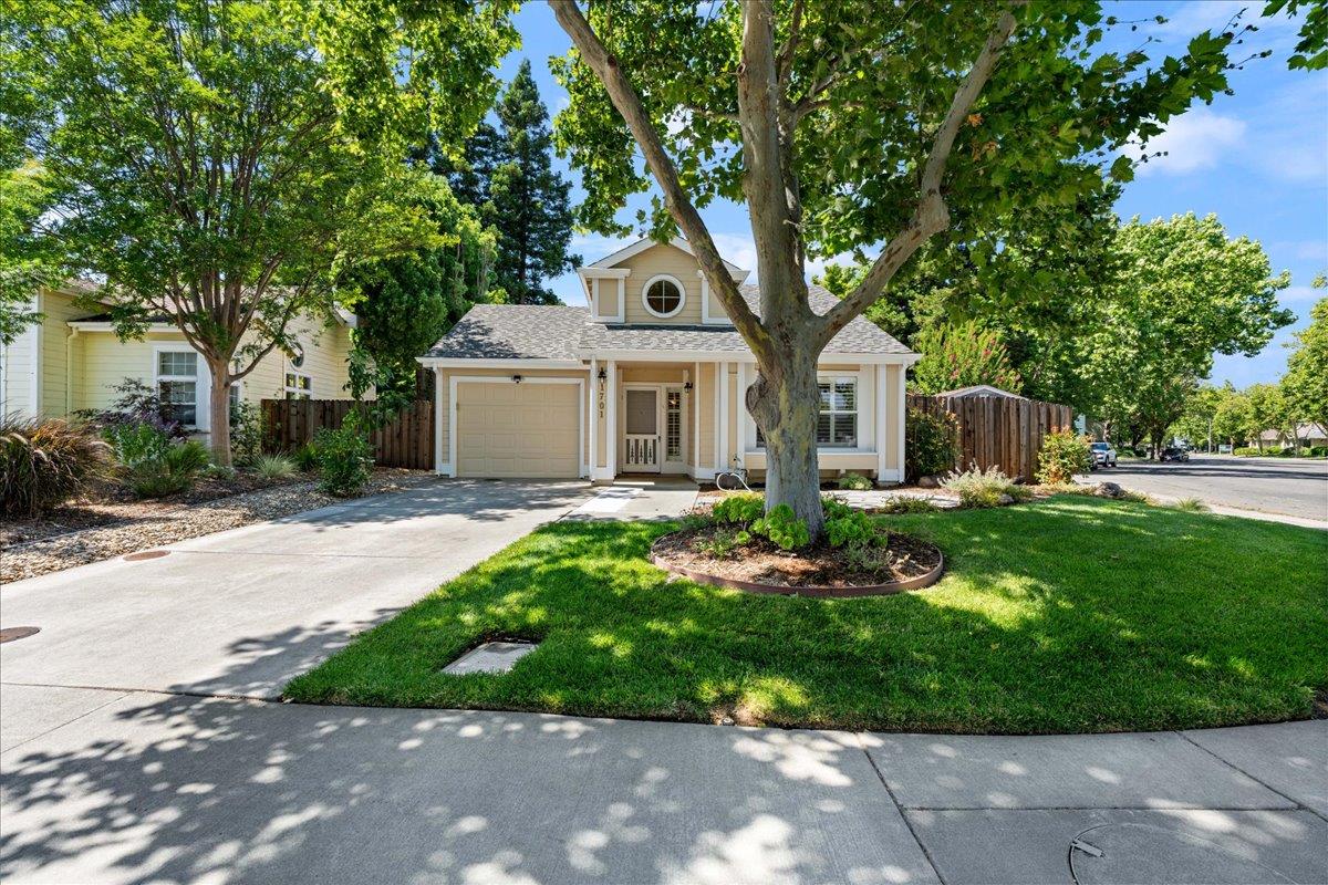 1701 Evergreen Court