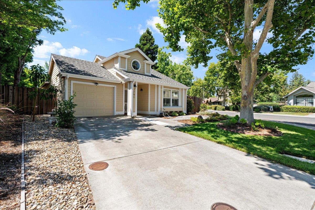 1701 Evergreen Court
