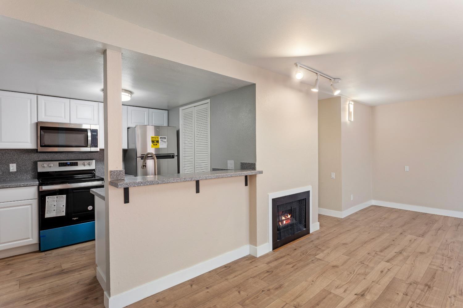 961 Fulton Avenue 542