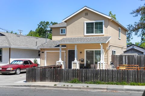 3879 8th Ave, Sacramento, CA 95817 - MLS#: 225049215