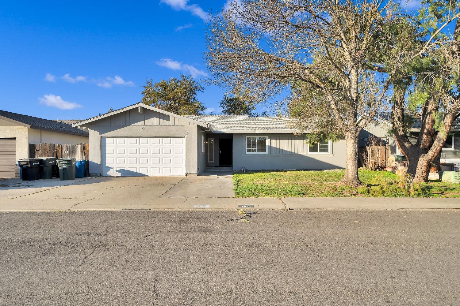 2809 MOCKINGBIRD Drive