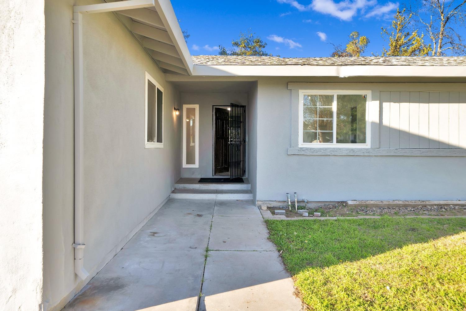2809 MOCKINGBIRD Drive