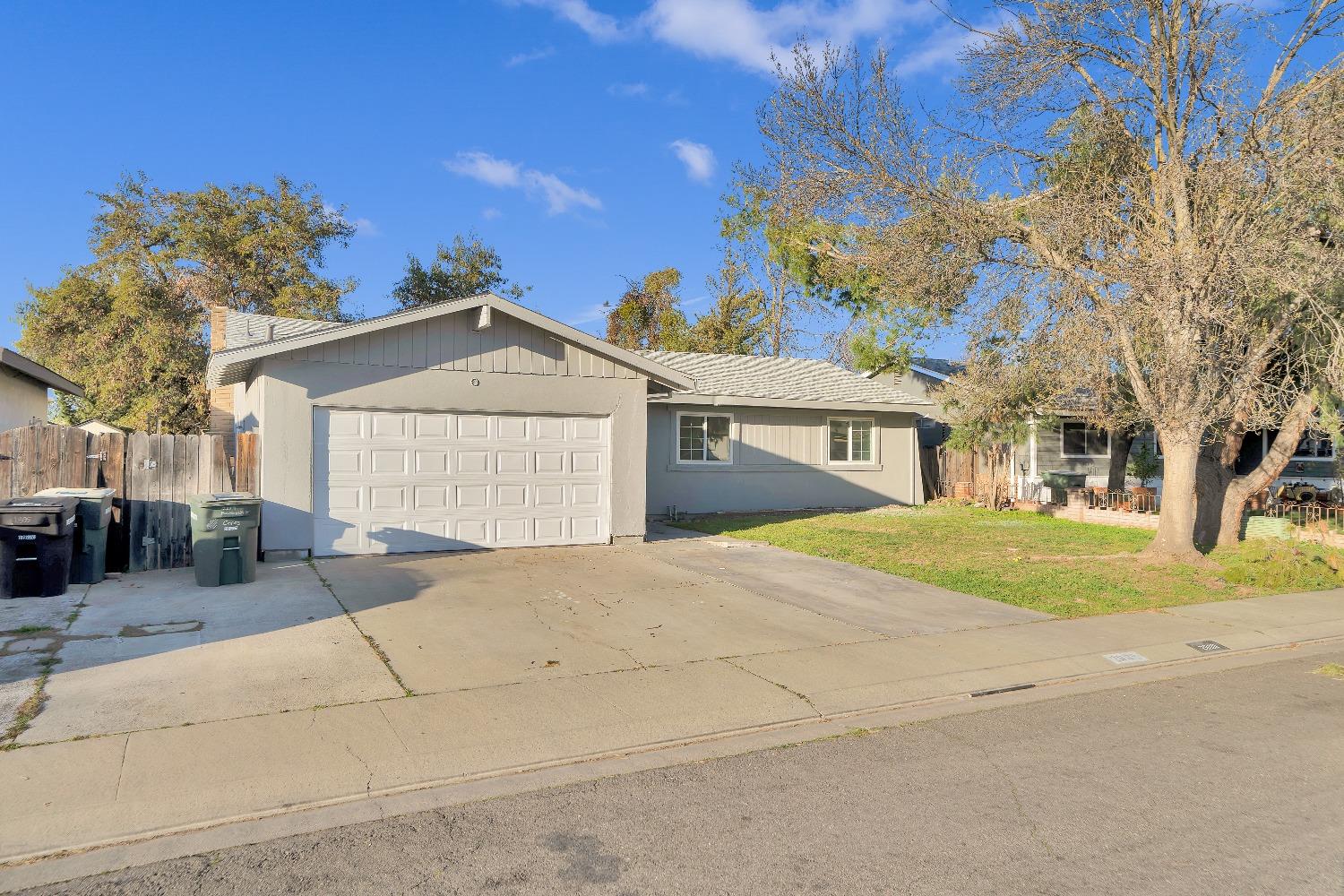 2809 MOCKINGBIRD Drive