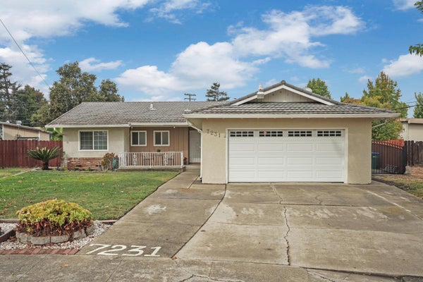 7231 STONECREST AVE, STOCKTON, CA 95207 - Image de21b843095e9782cbdfe563caf55fcf/1127069513
