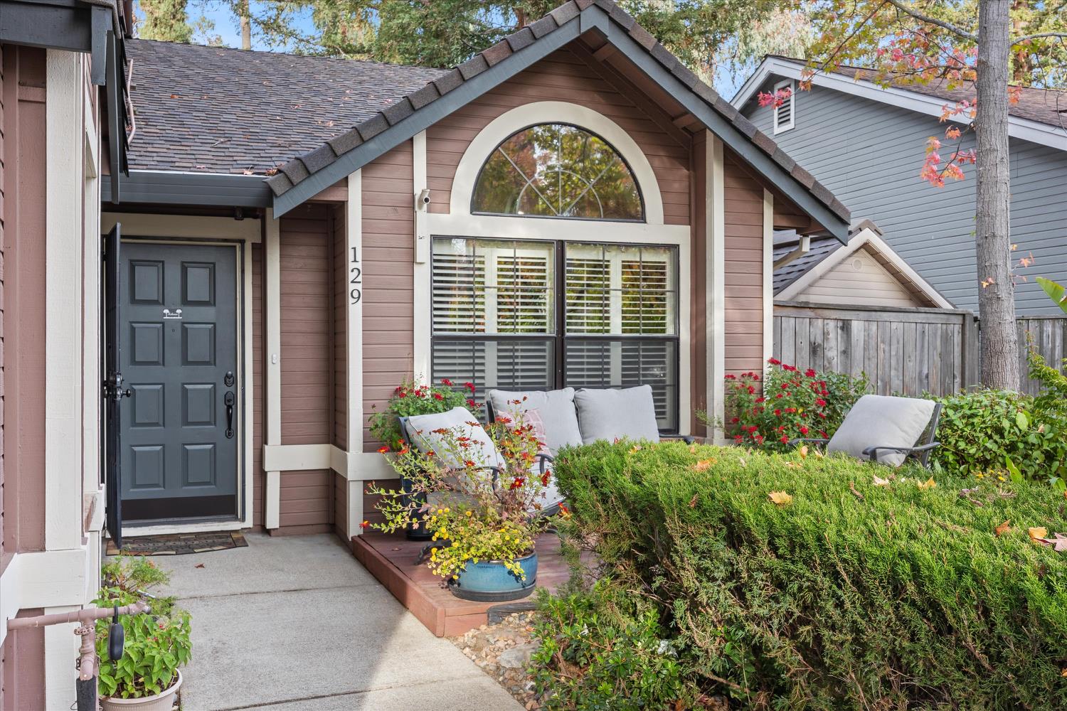 129 Chesterfield Way