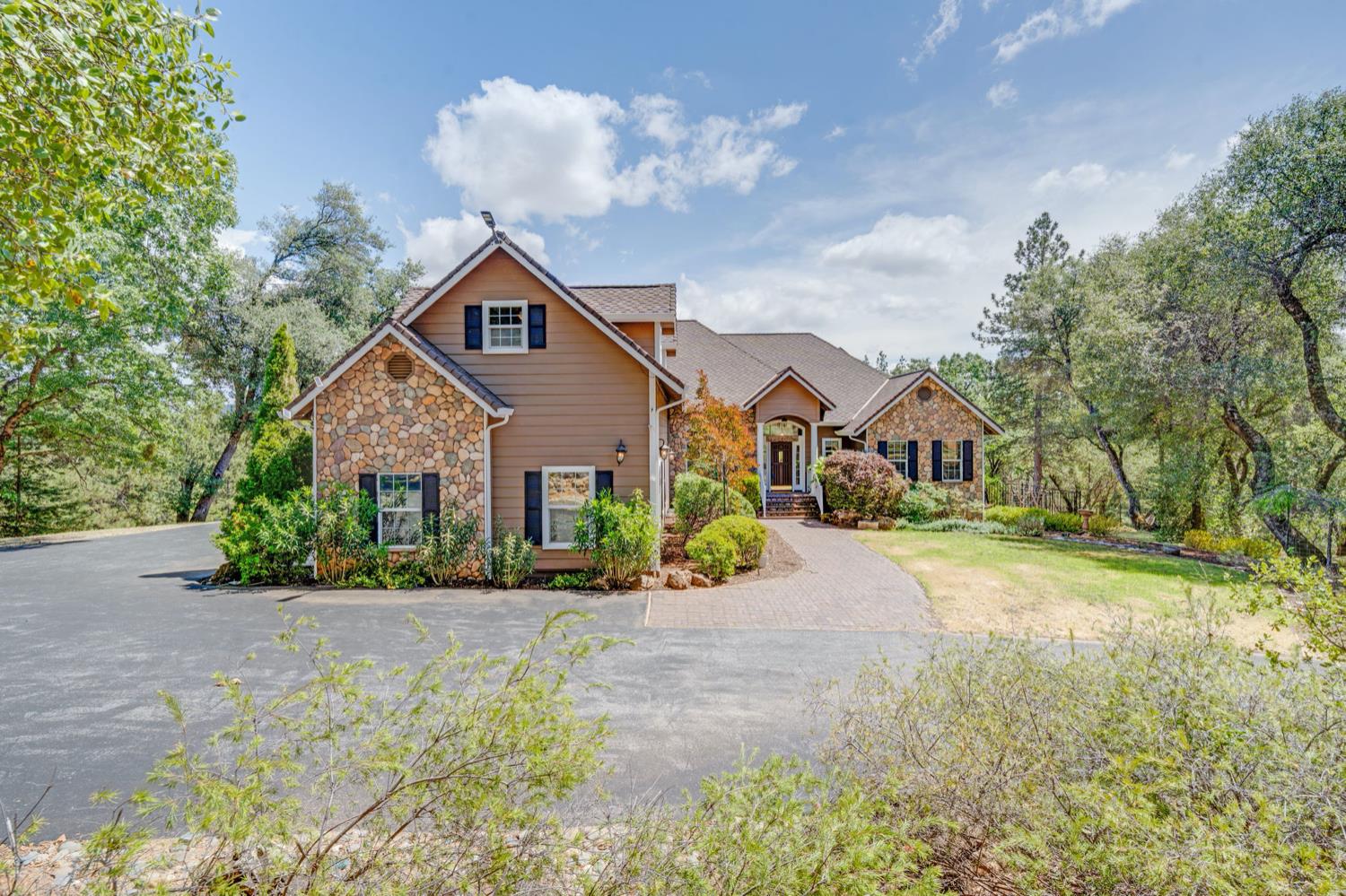 22811 Montclaire Court