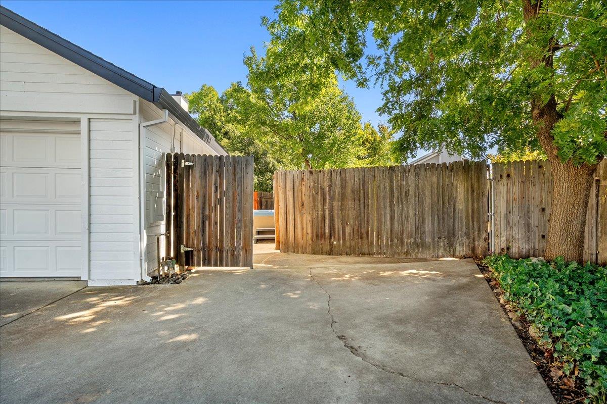 8610 Hackmore Court