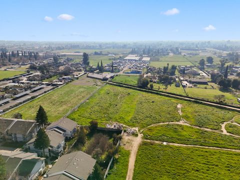 3232 Princeton Fresno CA 93722