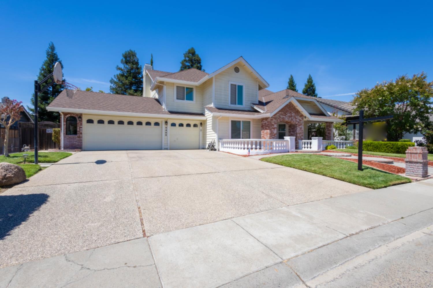 5400 Lawnview Way
