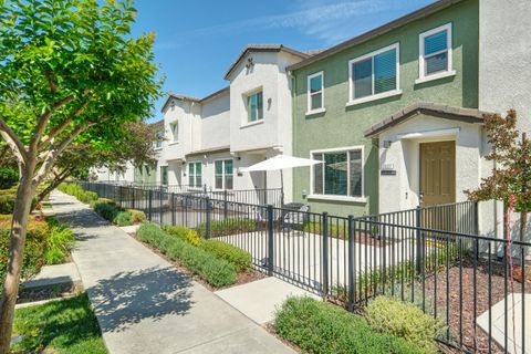 3007 Enchanted Walk Sacramento CA 95835