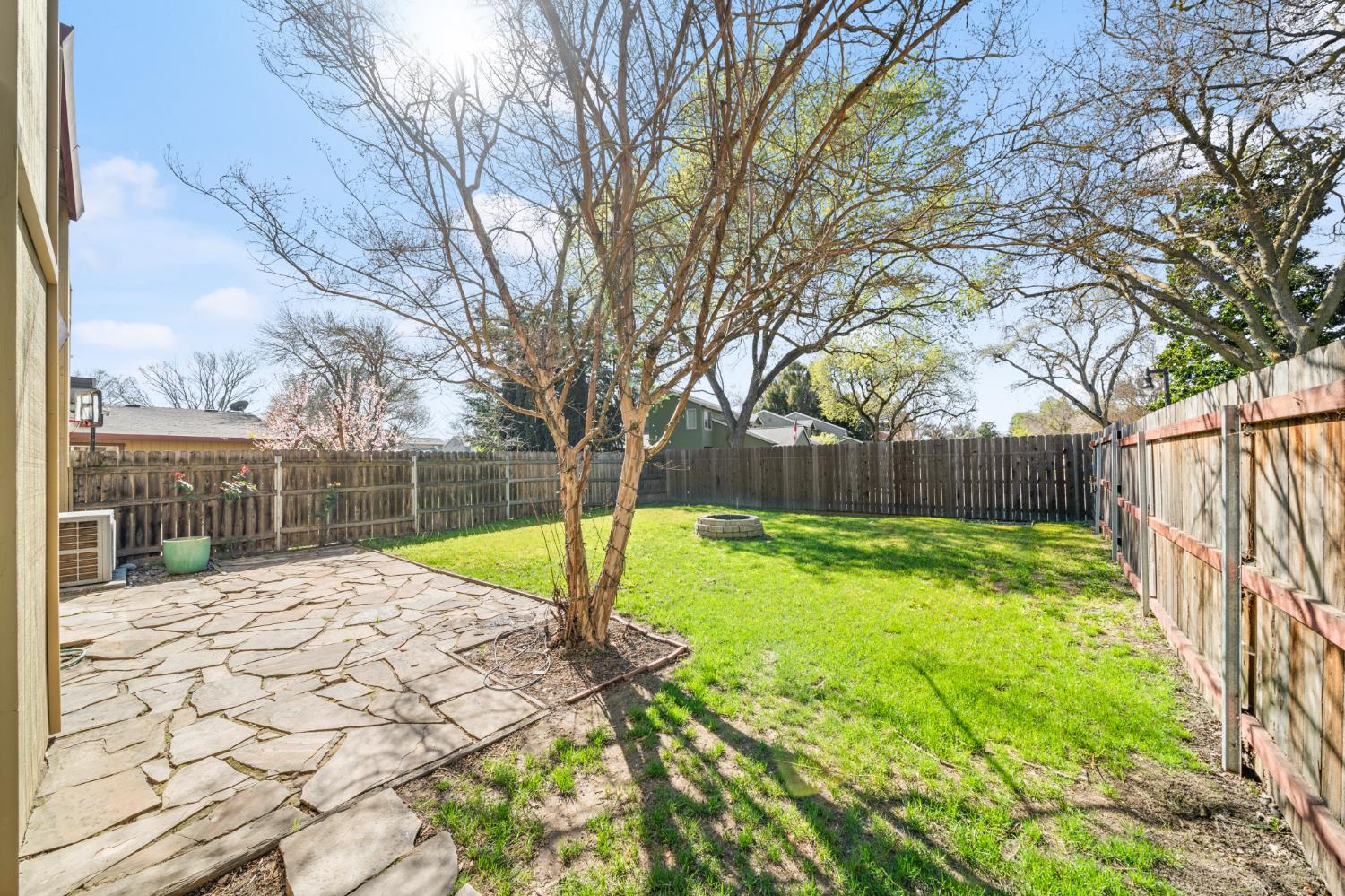 2732 Independence Avenue