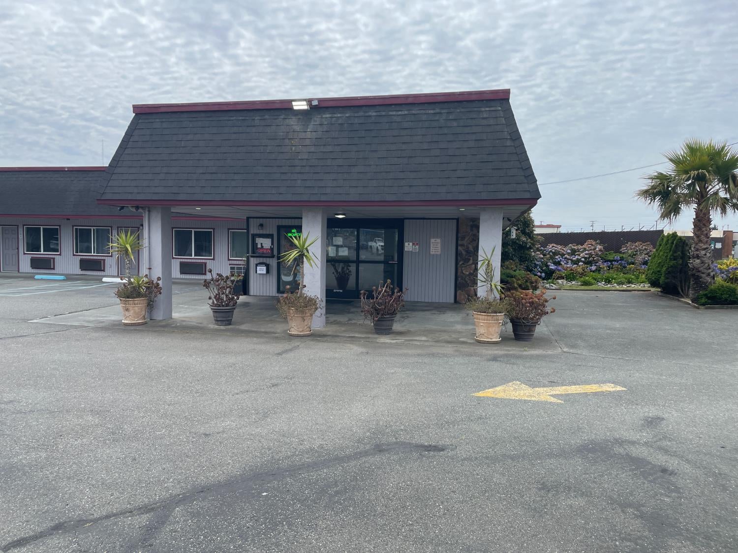 725 N US Hwy 101