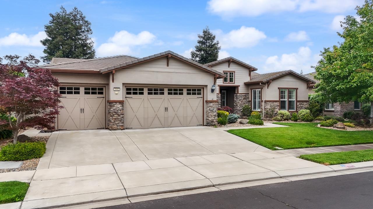 2442 Pepper Tree Lane