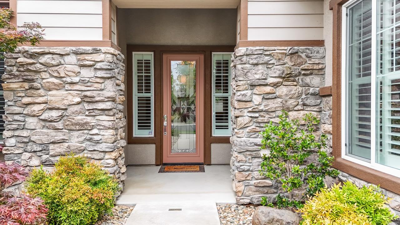 2442 Pepper Tree Lane