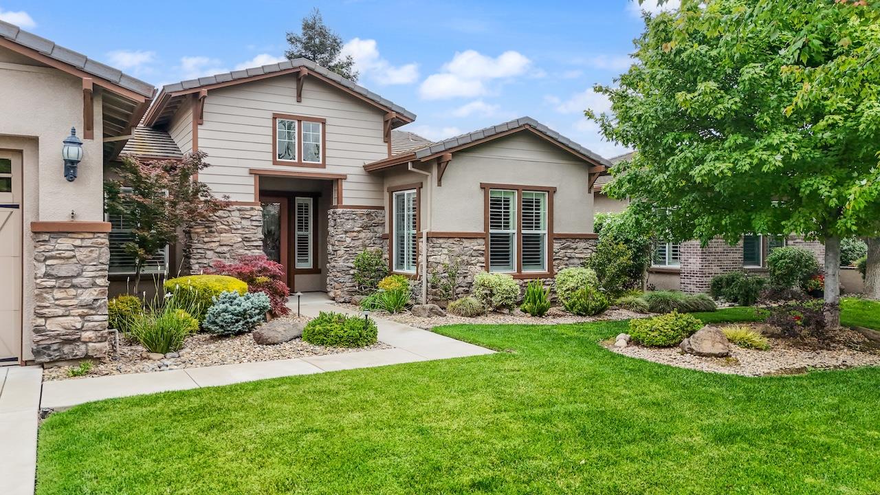 2442 Pepper Tree Lane