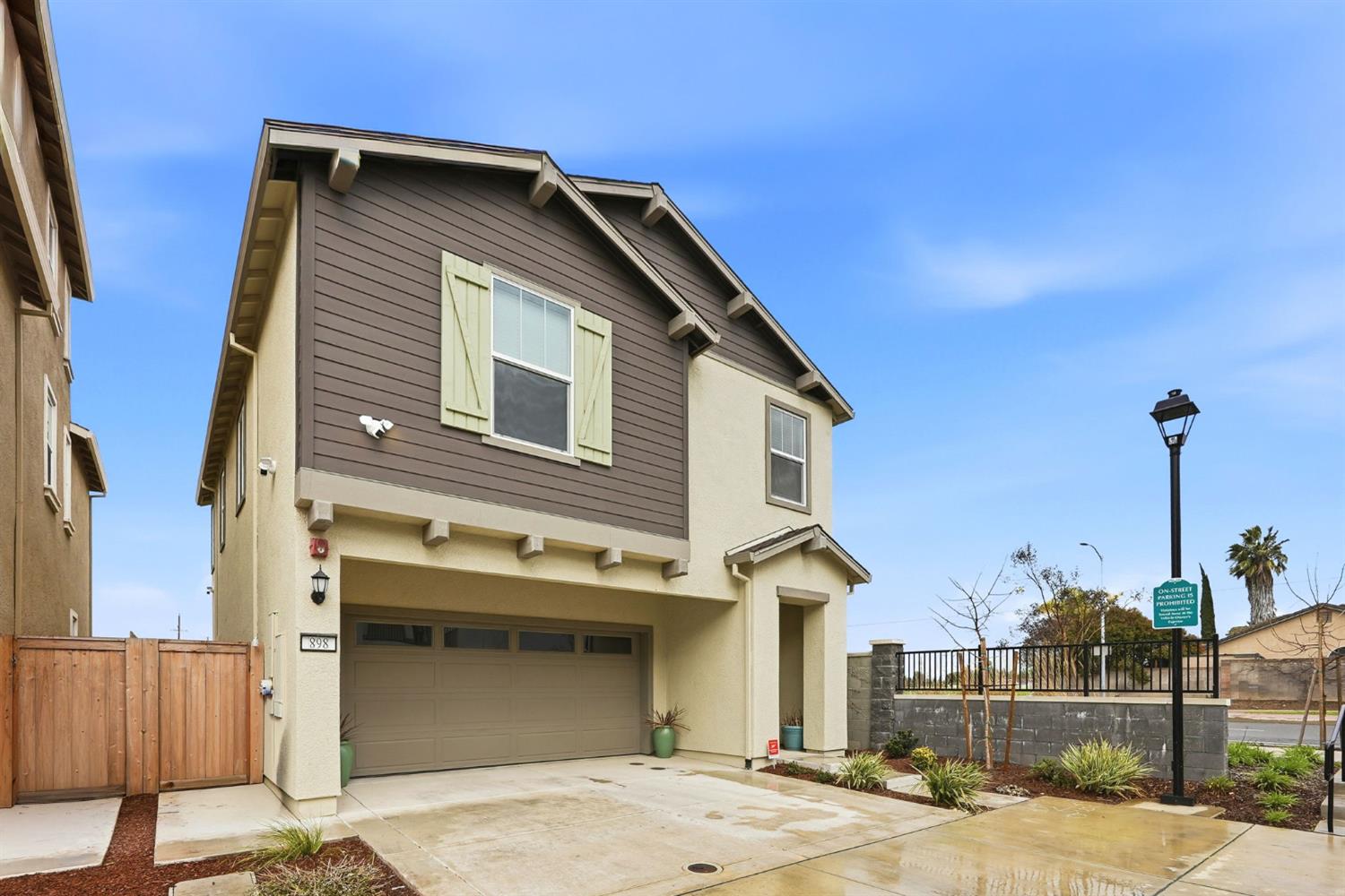 898 Lake Park Circle