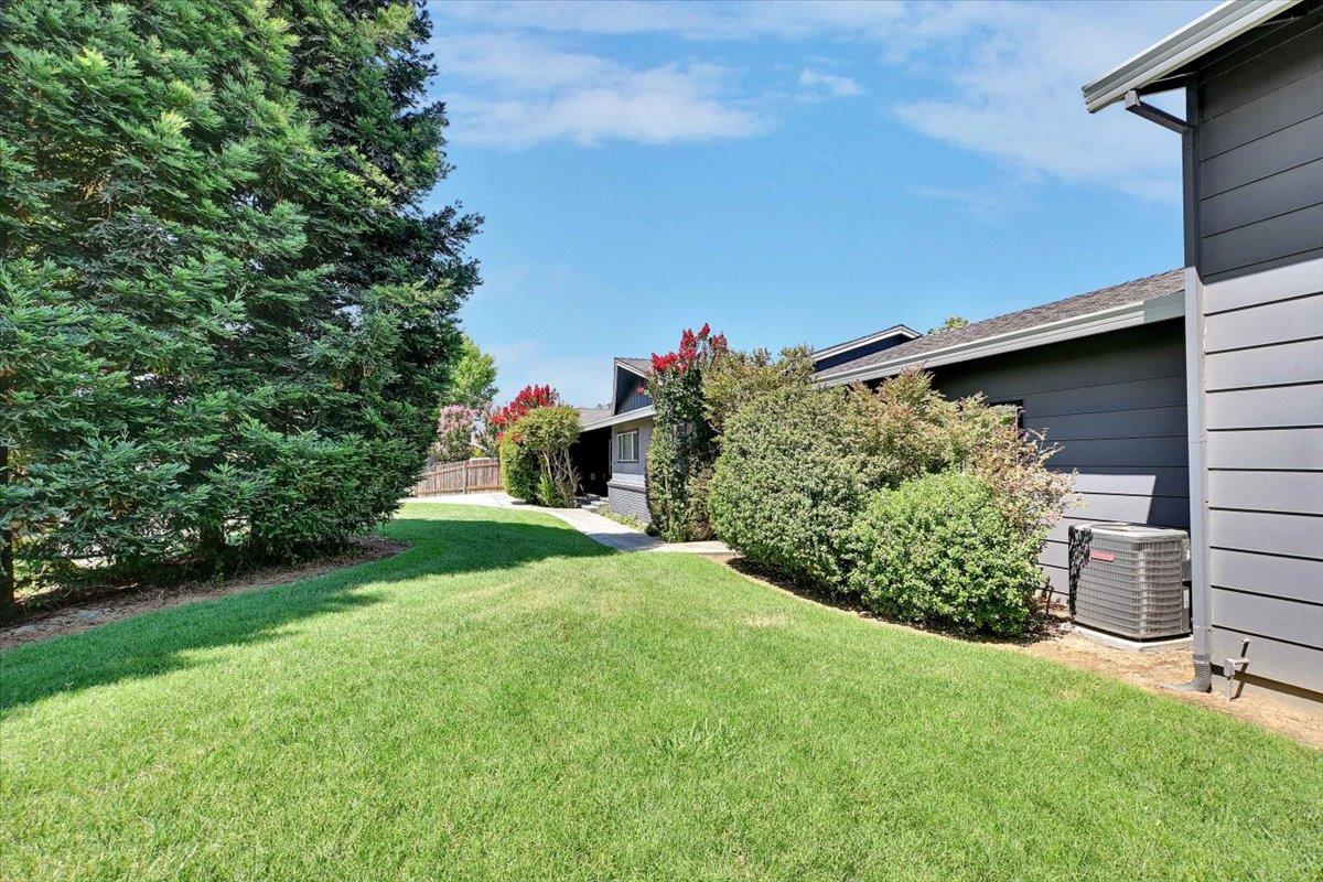 7307 N Roberta