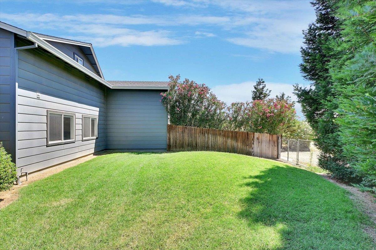 7307 N Roberta