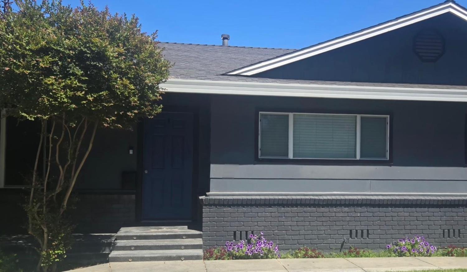7307 N Roberta