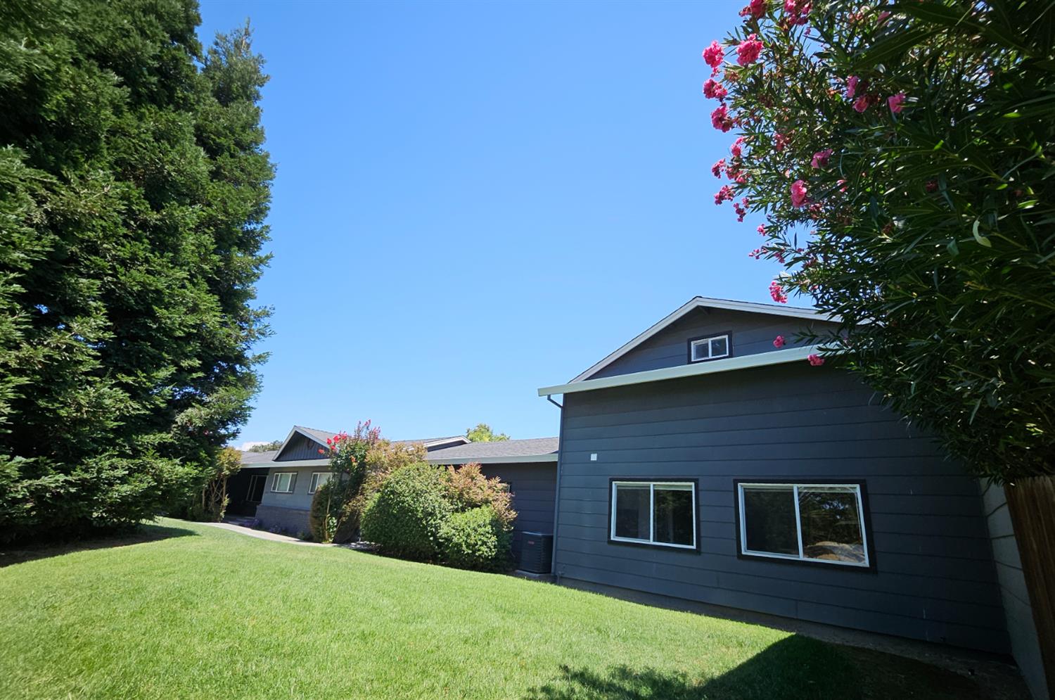 7307 N Roberta