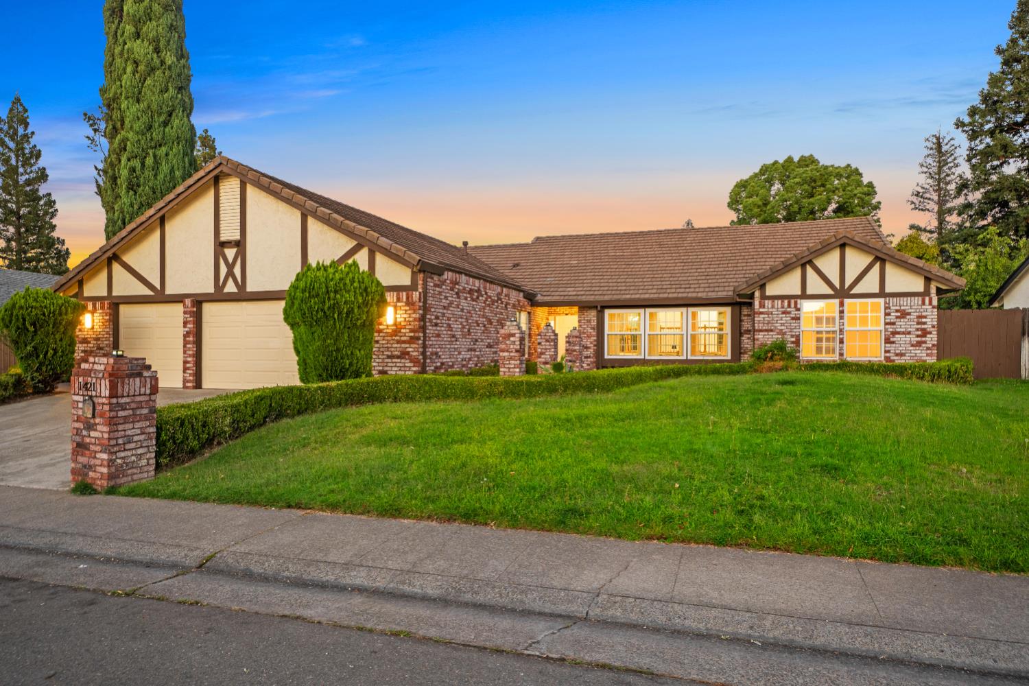 1421 Champion Oaks Drive