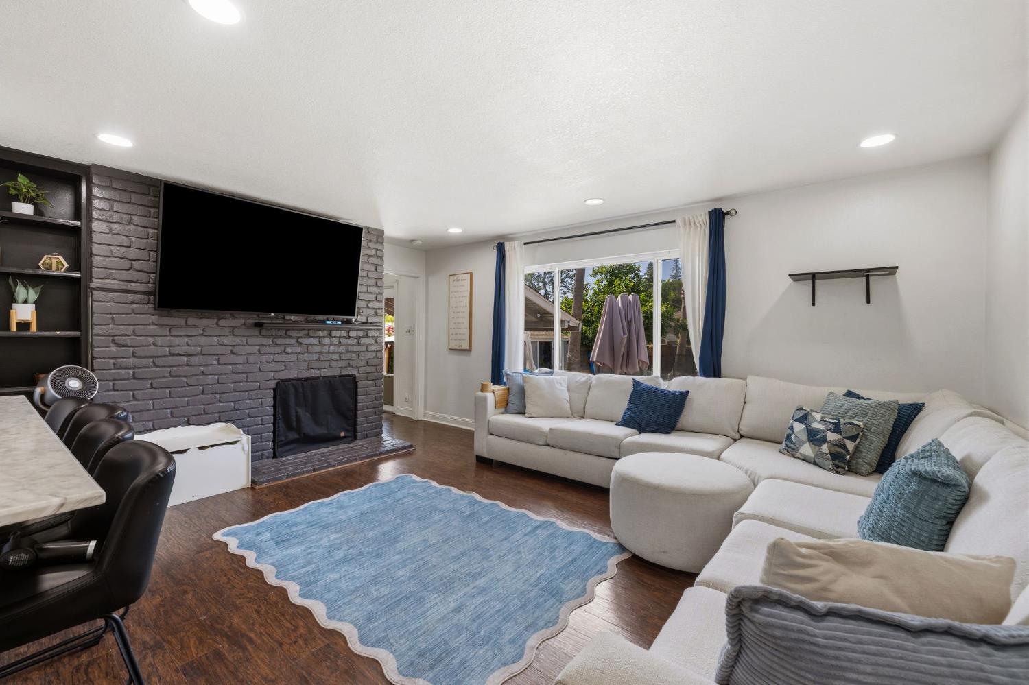 5222 Locust Avenue