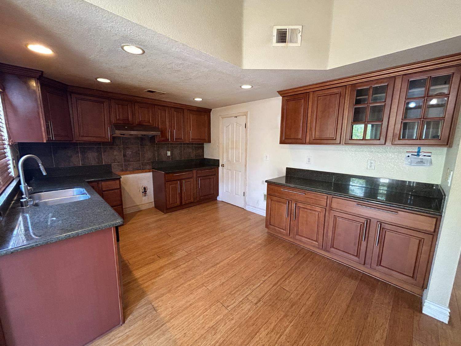 3353 El Valle Way
